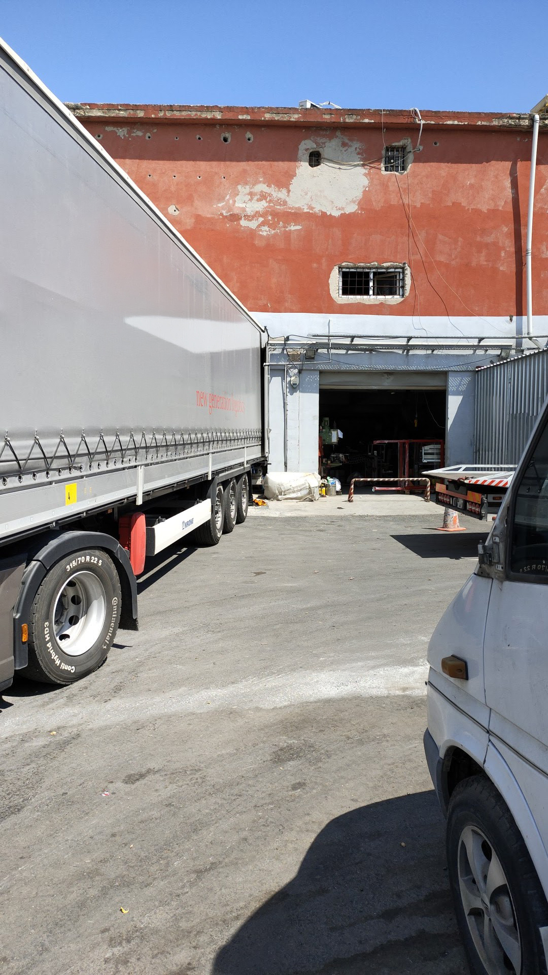 AGM Boru fabrika dış görünümü